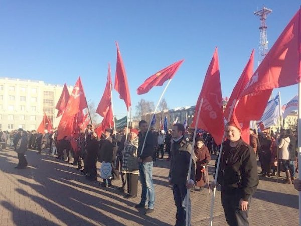 Удмуртия, Ижевск: Комсомольцы участвуют в митинге по годовщине присоединения Крыма