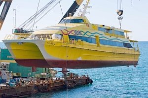 Завод «Море» в Феодосии начал ремонт катамарана «Сочи — 1»