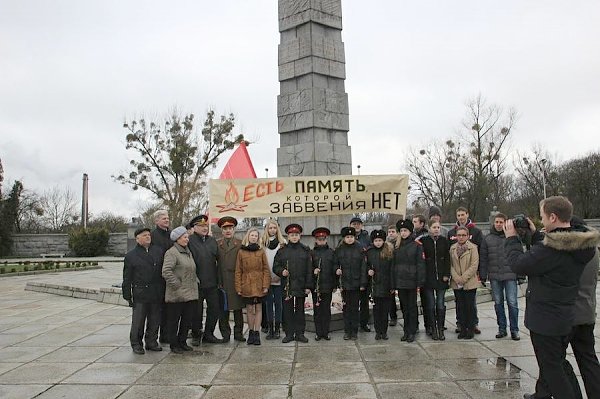 Калининградские коммунисты и местное отделение Союза советских офицеров провели автопробег в честь 70-летия Великой Победы