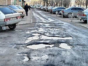 В Севастополе 60% дорог не соответствует нормам