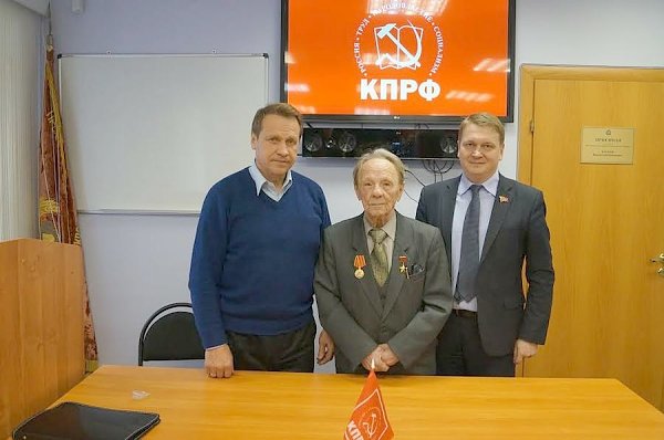Депутат-коммунист Госдумы Александр Тарнаев пообещал защитить законные интересы героя Советского Союза