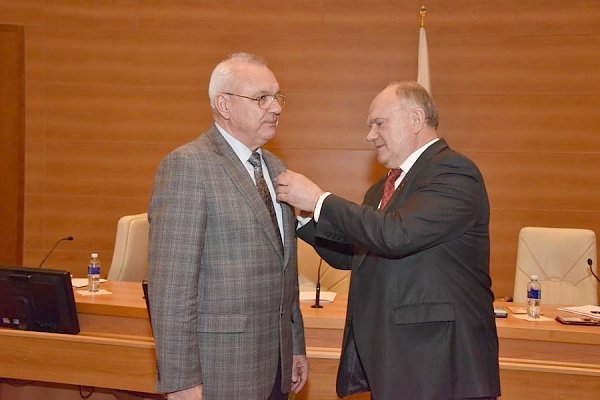 Накануне Дня Победы Г.А. Зюганов наградил депутатов фракции КПРФ в Госдуме