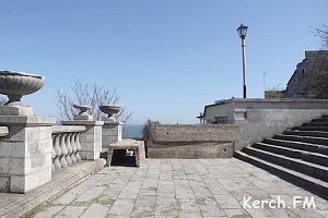 В Керчи накануне факельного шествия перекрыт один пролет Митридатской лестницы