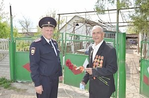 Кировские полицейские проводят встречи с ветеранами ВОВ