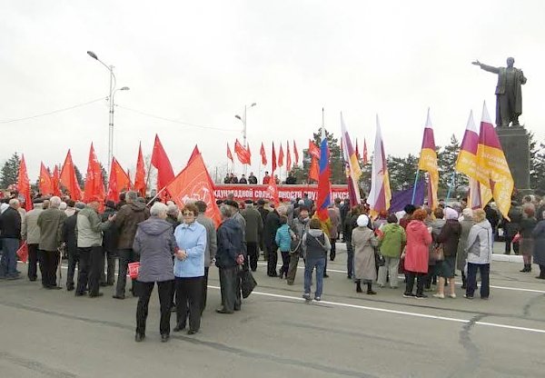 Амурская область во время празднования Первомая призвала власть к ответу