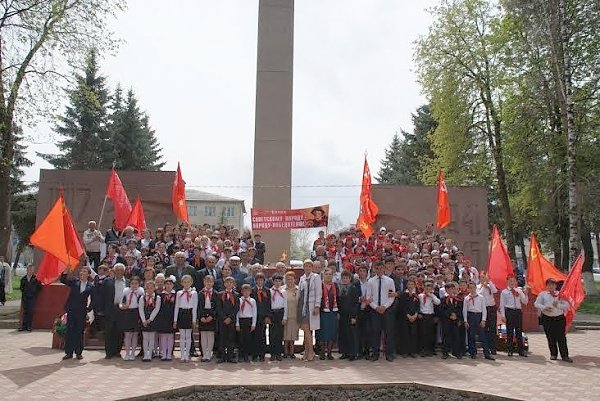 Массовый приём в пионеры и комсомол в станице Зеленчукской Карачаево-Черкесской Республики