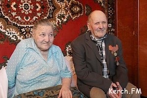 В Керчи двум ветеранам ВОВ, чтобы получить паспорта РФ, требуется заплатить 30 000 рублей