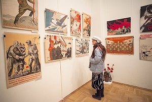 В Севастополе открылась выставка советского плаката