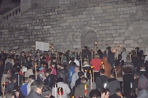 В Керчи День Победы отметили факельным шествием