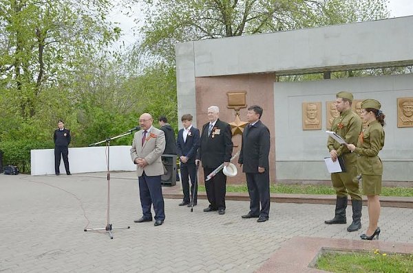 Республика Калмыкия. В Элисте открыты памятные барельефы в честь Героев Советского Союза