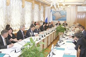 В крымском парламенте под председательством спикера Владимира Константинова состоялось заседание экономического совета
