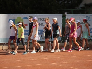 В Столице Крыма проходит юношеский турнир по теннису