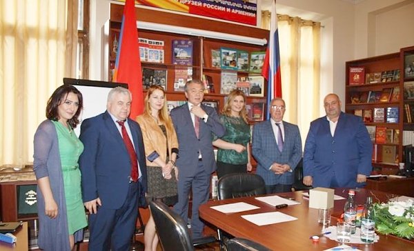 Начался визит делегации КПРФ и СКП-КПСС в Армению