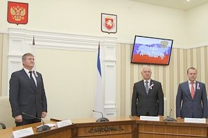 Константин Бахарев вручил награды ко Дню России