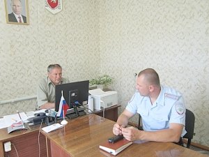 Главный полицейский Белогорского района провел рабочие встречи в Васильевском и Муромском сельских советах