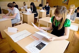 Пять школьниц из Крыма набрали на ЕГЭ наивысший балл