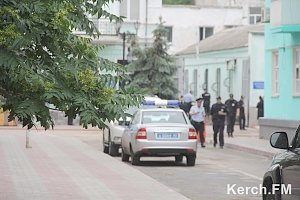 Возле полиции Керчи дежурили силовики
