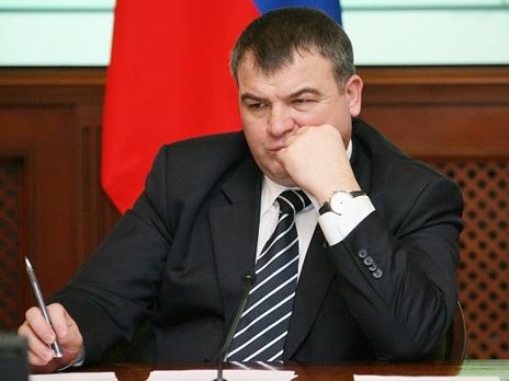 Фракция КПРФ в Госдуме подписала требование о парламентском расследовании деятельности Сердюкова, ждет поддержки "эсеров"