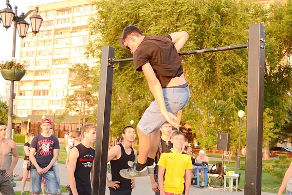 Коммунисты и комсомольцы Астрахани организовали спортивный праздник