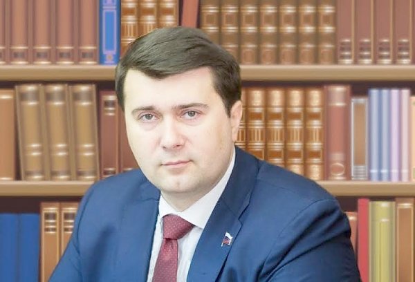 Олег Лебедев внёс в Госдуму законопроект об ужесточении наказания за незаконное изготовление и сбыт метанола