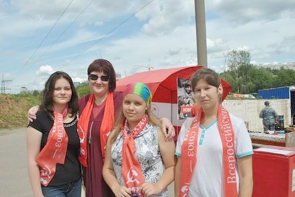 Активистки НРО ВЖС "Надежда России" вместе с КПРФ вышли на пикет в Нижнем Новгороде