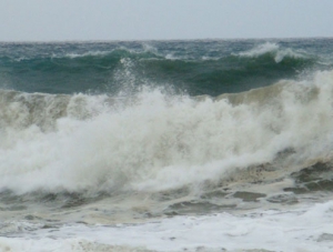 Волны в Керченском проливе достигают двух метров