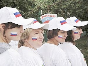 Желающим керчанам на лицах нарисуют флаг РФ