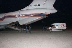Спецборт МЧС России совершает санитарно-авиационную эвакуацию пятерых тяжелобольных крымчан из Симферополя в Москву