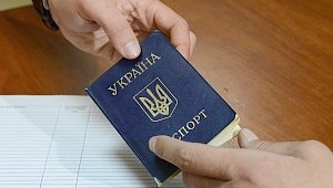 Мужчина купил в Интернете украинский паспорт и по нему выезжал из Крыма