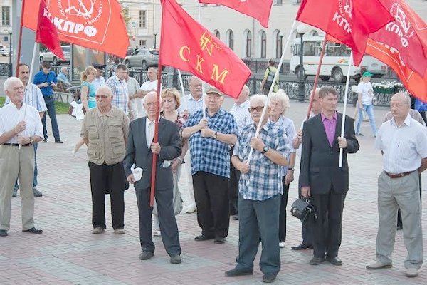 Коммунисты Томска вышли на митинг за отставку правительства
