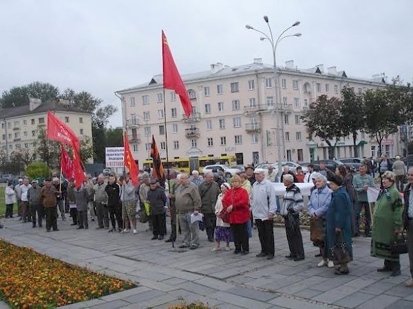 В Пскове прошёл митинг протеста против взносов на капремонт