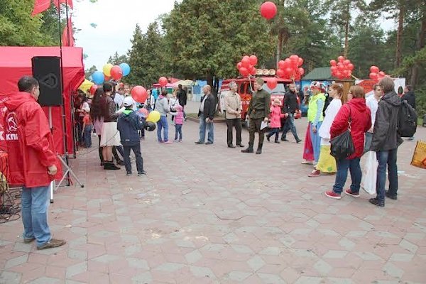 Коммунисты Челябинска приняли участие в ежегодном Общественно-политическом вернисаже