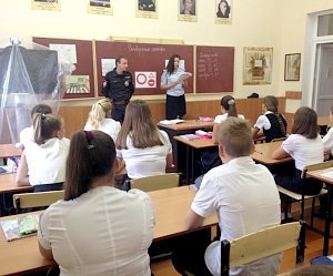 В Керчи полицейские провели уроки правового информирования для учащихся школ города