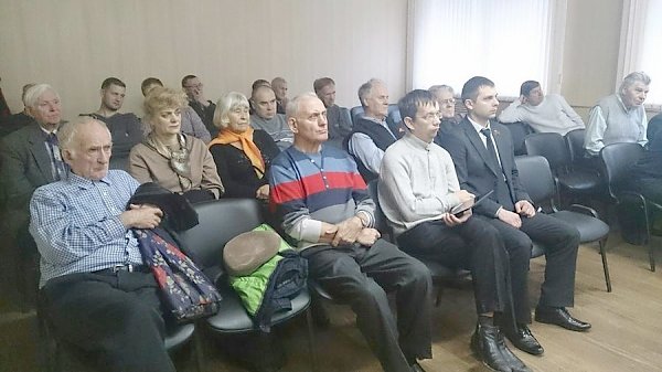 Коммунисты Сыктывкара на дискуссионном клубе обсудили тему коррупции