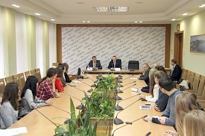 Константин Бахарев провел встречу со студентами кафедры государственного и муниципального управления КФУ