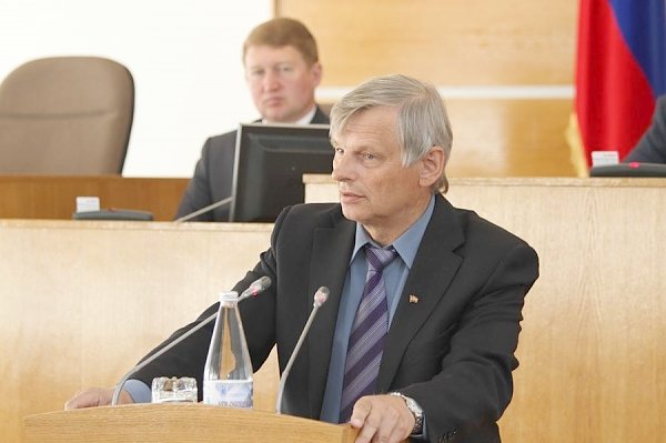 Депутат-коммунист Михаил Селин подверг резкой критике прогноз социально-экономического развития Вологодской области на 2016 год