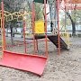 В Керчи в парке Шевченко вандалы сломали детскую горку