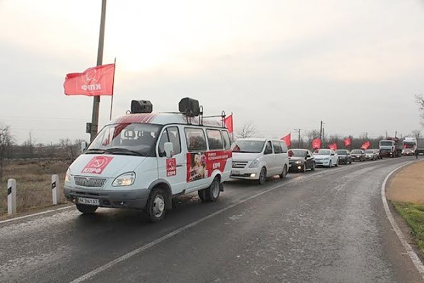 В Крыму состоялся автопробег в честь 95-й годовщины освобождения полуострова от белогвардейцев