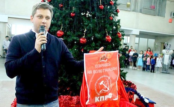 Руководитель Свердловского областного Комитета КПРФ Александр Ивачев поздравил сысерчан с Новым годом!