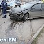 В Керчи на Горьковском мосту страшное ДТП: водитель застрял в машине
