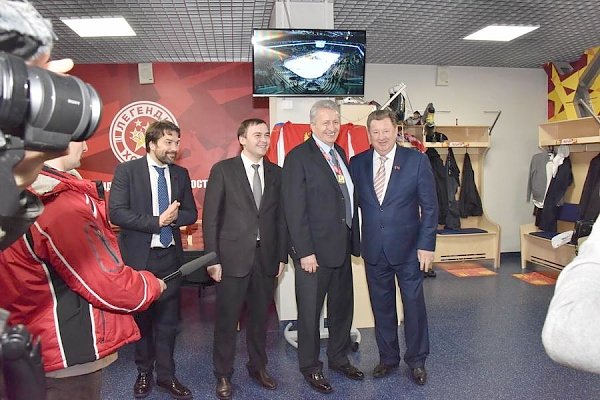 Депутаты-коммунисты поздравили сборную России с победой в суперфинале Лиги легенд мирового хоккея