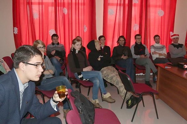 Белгородские комсомольцы проводят дискуссионные киноклубы для молодёжи
