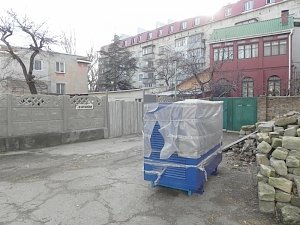 Феодосийские казаки обратили внимание на упакованные генераторы во дворе ФМС
