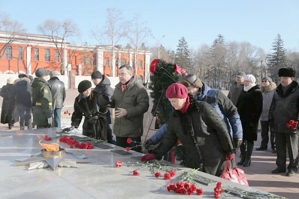 Амурская область. 23 февраля в Благовещенске прошло традиционное возложение цветов