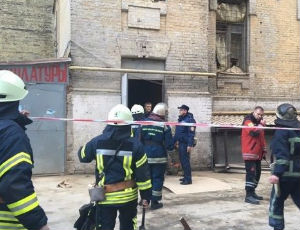 В Киеве рухнул дом, из-под завалов спасли шестерых рабочих