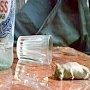 Помощник Аксенова принес для главы Крыма 4 бутылки «палёнки»