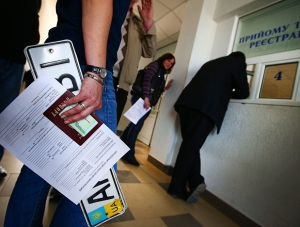 Крымским автомобилистам позволили ездить по украинским удостоверениям