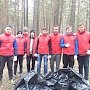Комсомольцы Сосновоборска в Красноярском крае провели субботник в городском бору под лозунгом "Чистый лес - чистый город!"