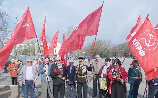 Коммунисты Республики Крым отметили 72-ю годовщину со дня освобождения городов Армянска, Феодосии, Керчи и Красноперекопска