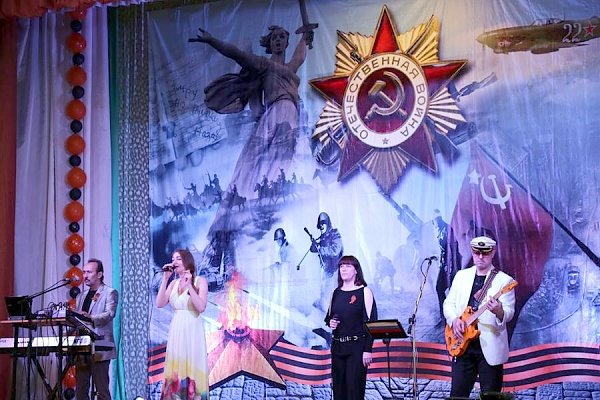 Накануне Дня Победы Омский обком КПРФ организовал восемь праздничных концертов